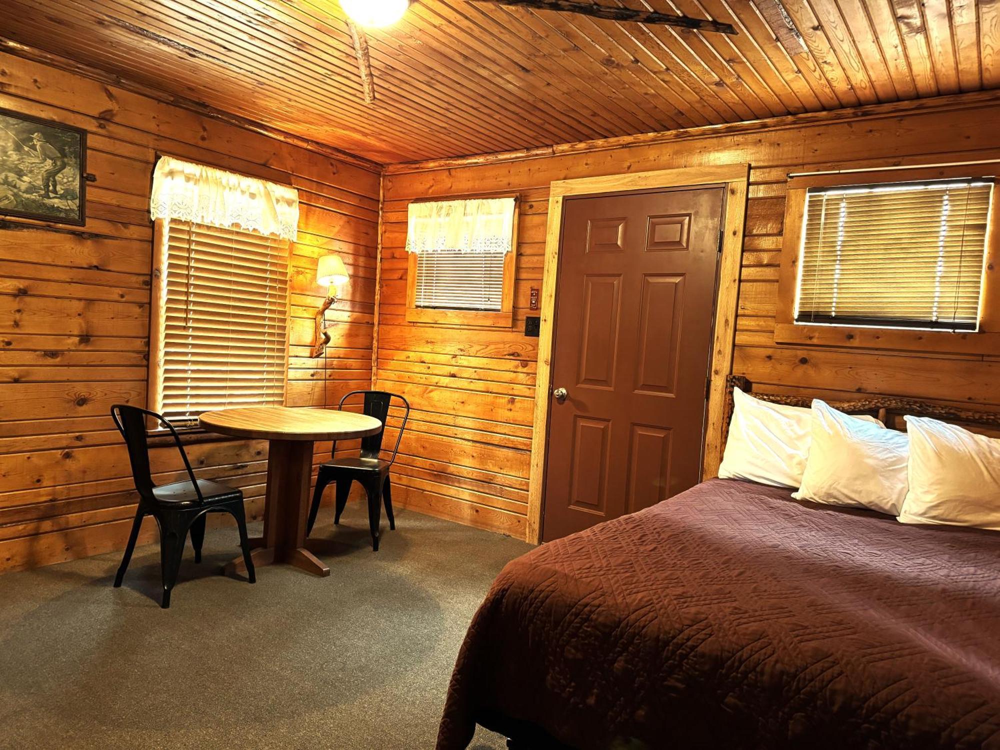 Yellowstone Cabins And Rv West Yellowstone Buitenkant foto