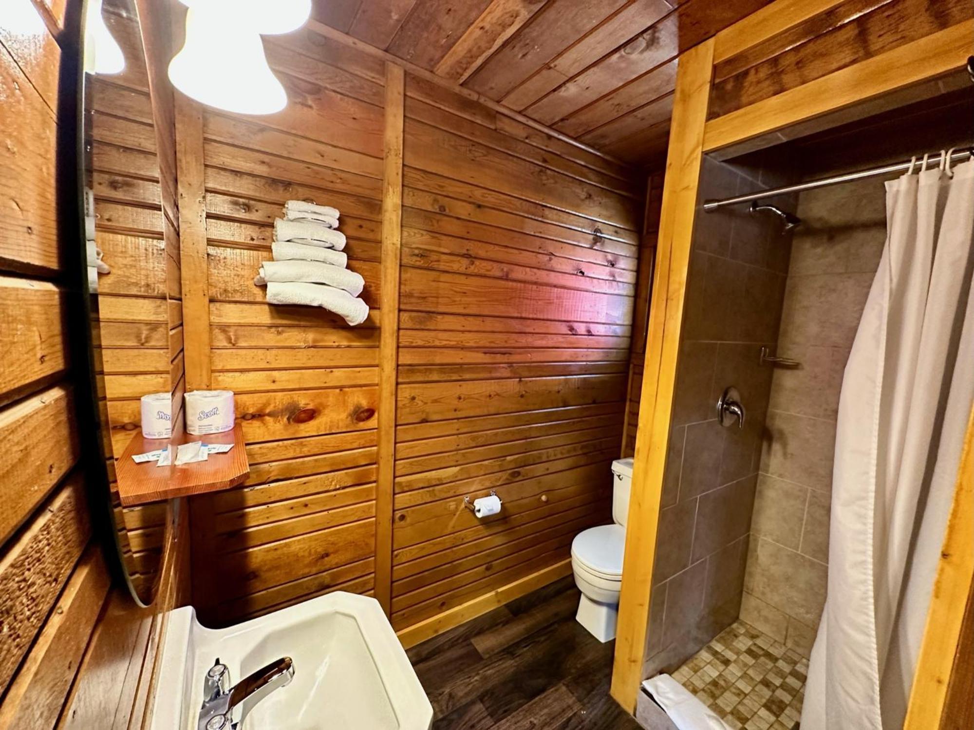 Yellowstone Cabins And Rv West Yellowstone Buitenkant foto