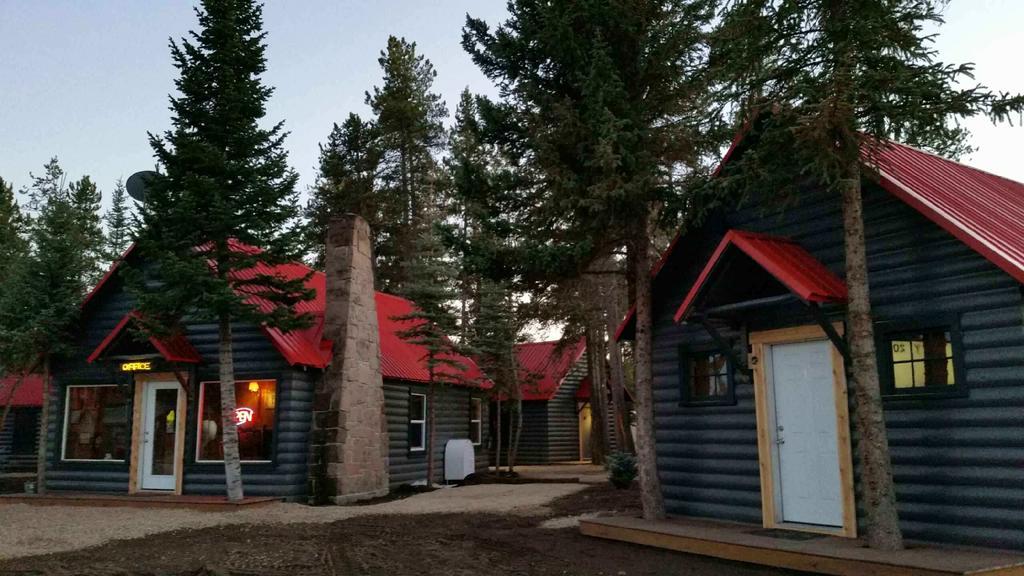 Yellowstone Cabins And Rv West Yellowstone Buitenkant foto